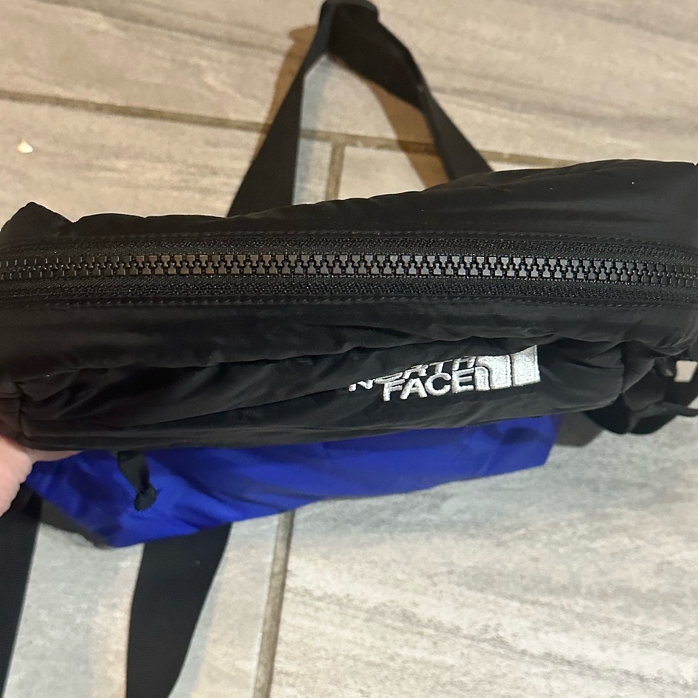 The North Face Black and Blue Belt Bag with Adjustable Strap - Picture 3 of 6